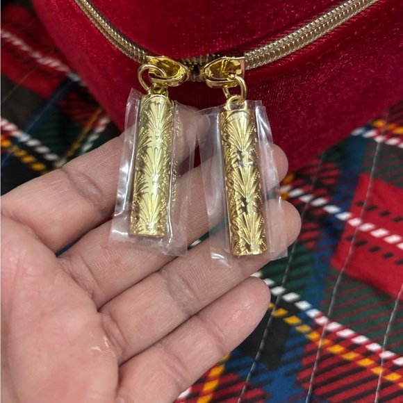 Estée Lauder Red Velvet Bow Cosmetic Bag - Picture 3 of 4